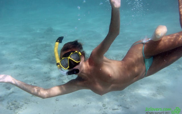 Underwater Babe 2 • Clover • 2clovers.com • 3840x2400